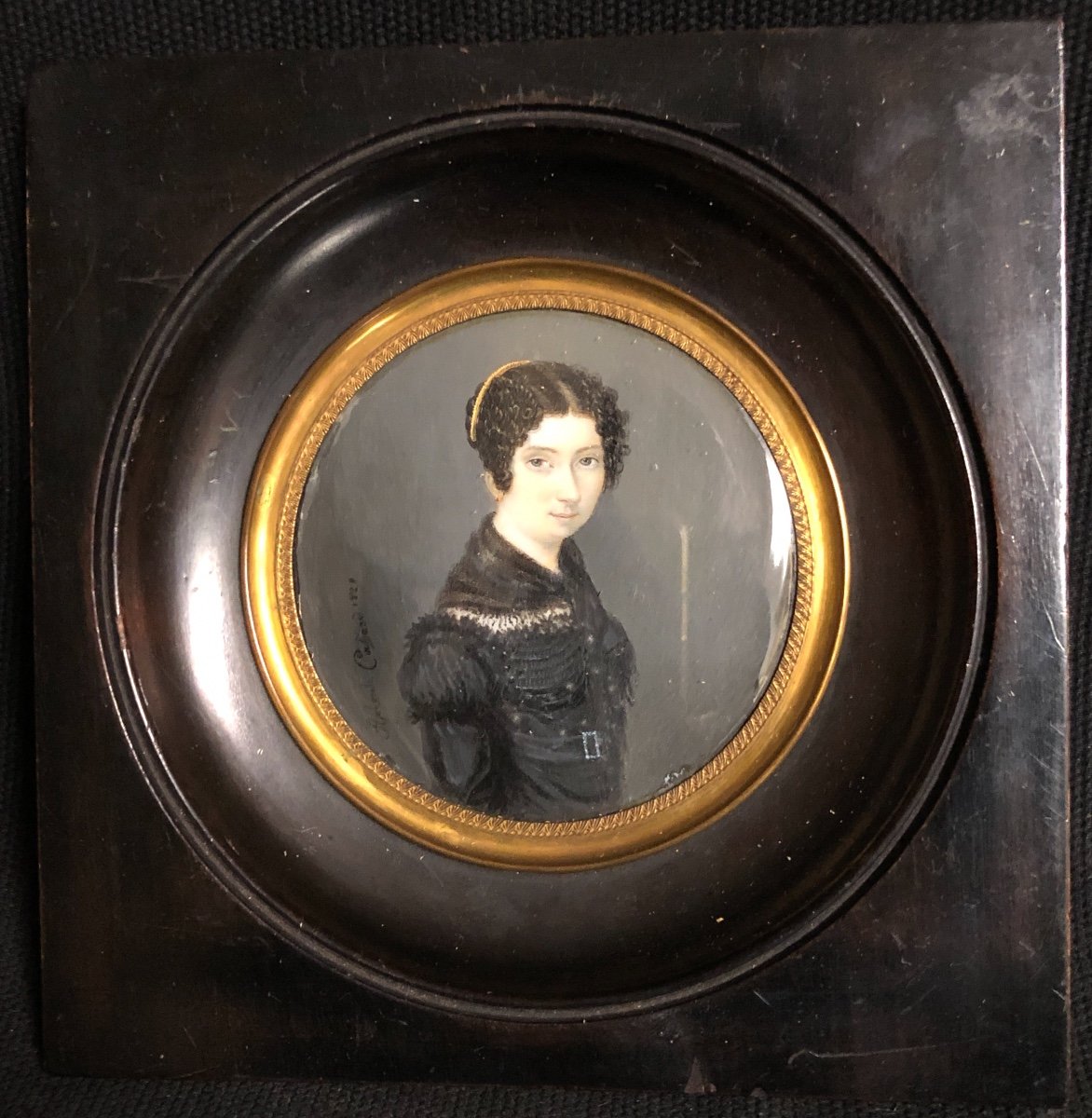 Alphonse CASSARD 1787-1842 Miniature 1828 signée et datée Jeune femme  au serre tête doré-photo-4