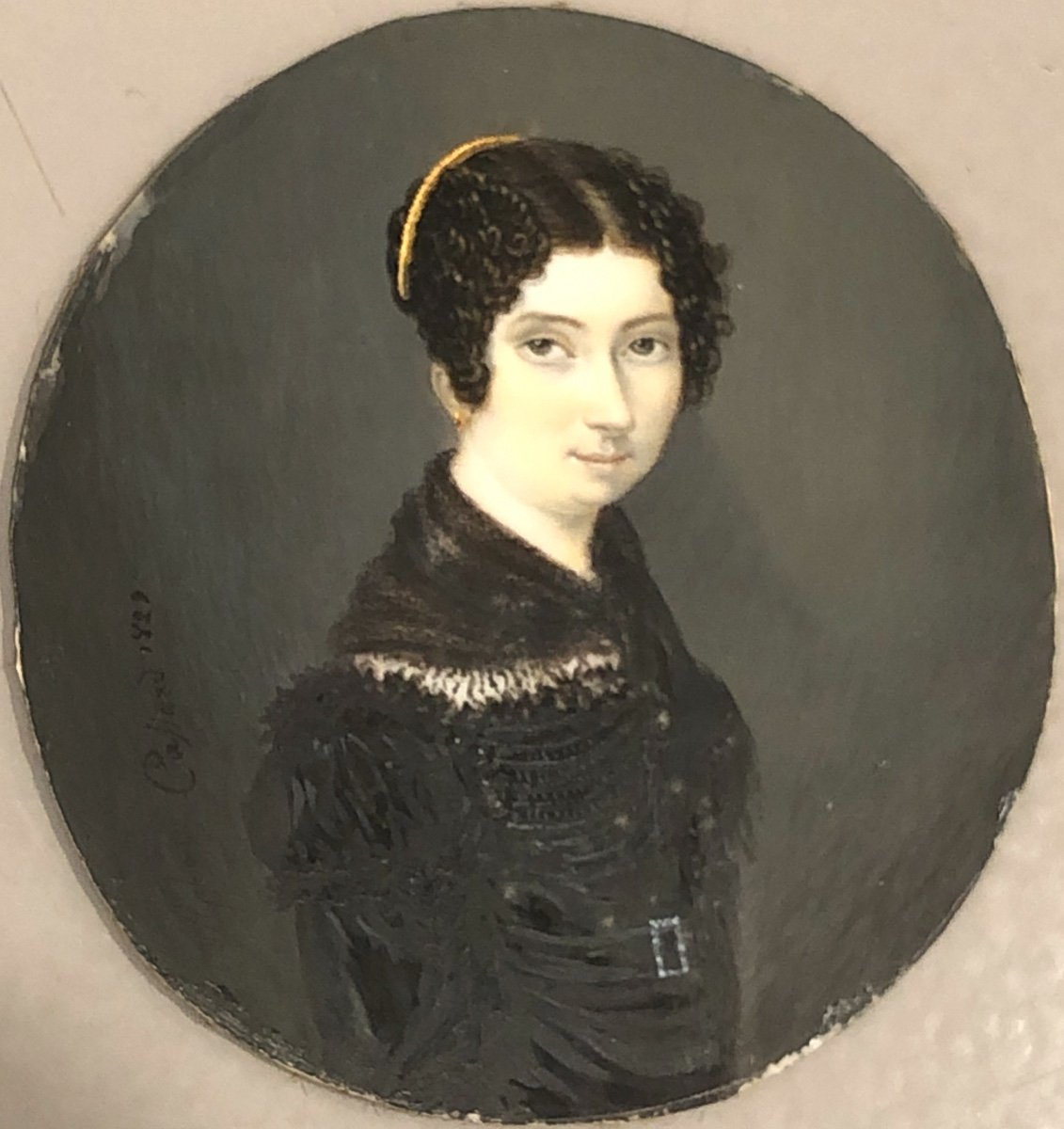 Alphonse CASSARD 1787-1842 Miniature 1828 signée et datée Jeune femme  au serre tête doré-photo-1