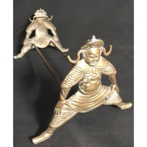 Samouraï curieux objet en bronze Japon Porte- ? Meiji