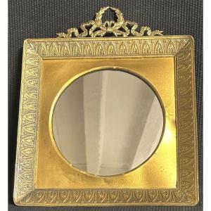 Petit miroir de sorcière style Louis XVI déformant en laiton vers 1900