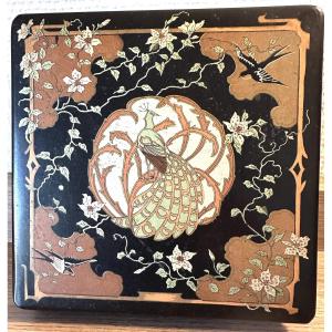 Ancienne boîte laque Décor Japonais et semis d’or intérieur Oiseaux et végétaux Très bon état 