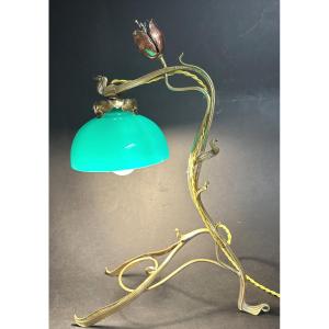 Rare Art Nouveau Lamp Circa 1900 In Bronze And Opaline Glass, 46cm, With A Flower Bud, In Very Good Condition. 