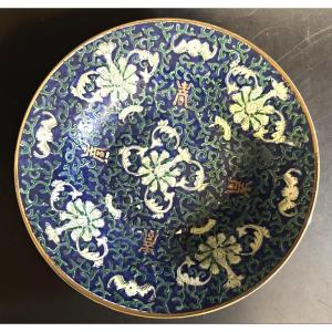 Chine Ancien plat creux signé assiette en porcelaine émaillée Décor chauve-souris et idéogramme