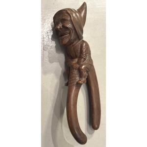 Large Nutcracker Black Forest 19th Century Art Populaire Hazelnuts In Very Good Condition
