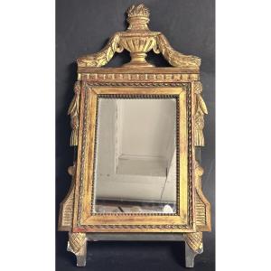 Miroir à fronton Louis XVI époque XVIIIe en bois doré et patiné 64,5 cm