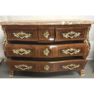 Commode tombeau Époque Louis XV 18e estampillée à 5 tiroirs à secret en très bon état 