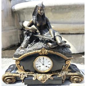 RARE pendule de cheminée XIXe bronze style Retour d’Egypte Cléopâtre Mathurin Moreau dlg