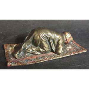 Franz Xavier BERGMANN 1861-1936 LA PRIÈRE bronze de Vienne orientaliste signé Namaz arabe Islam
