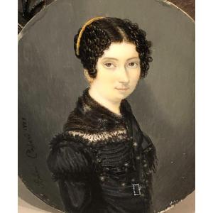 Alphonse CASSARD 1787-1842 Miniature 1828 signée et datée Jeune femme  au serre tête doré
