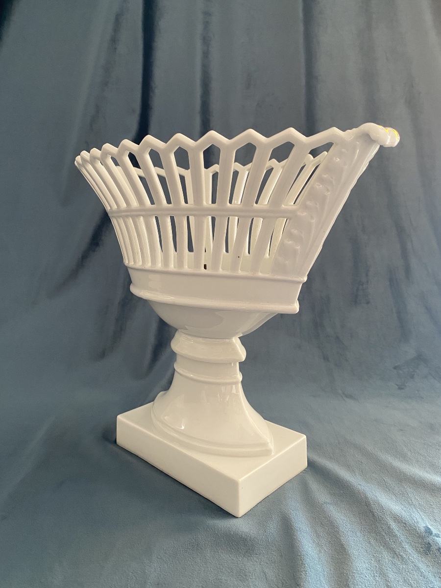 Grande coupe ajourée en porcelaine blanche, d’époque Empire-Restauration. -photo-2