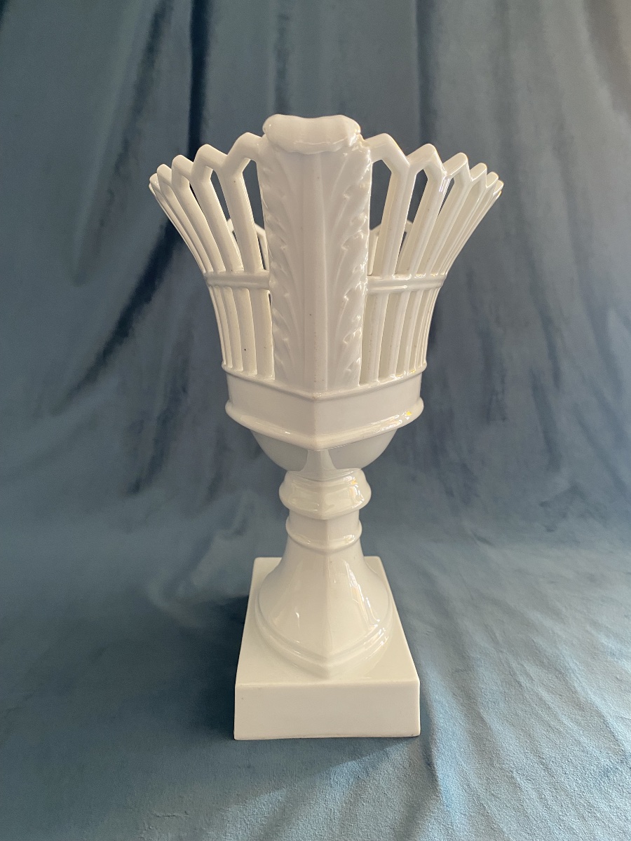 Grande coupe ajourée en porcelaine blanche, d’époque Empire-Restauration. -photo-3