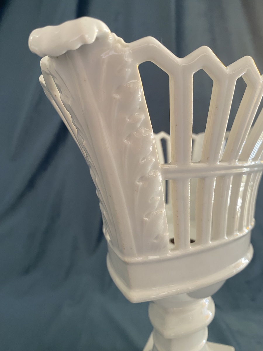 Grande coupe ajourée en porcelaine blanche, d’époque Empire-Restauration. -photo-4