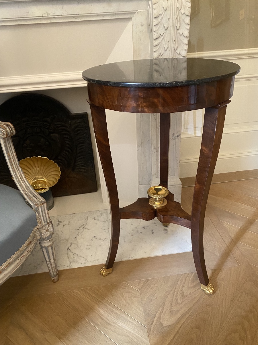 Beau guéridon en acajou et placage d’acajou, bronze doré , directoire, début XIXeme.