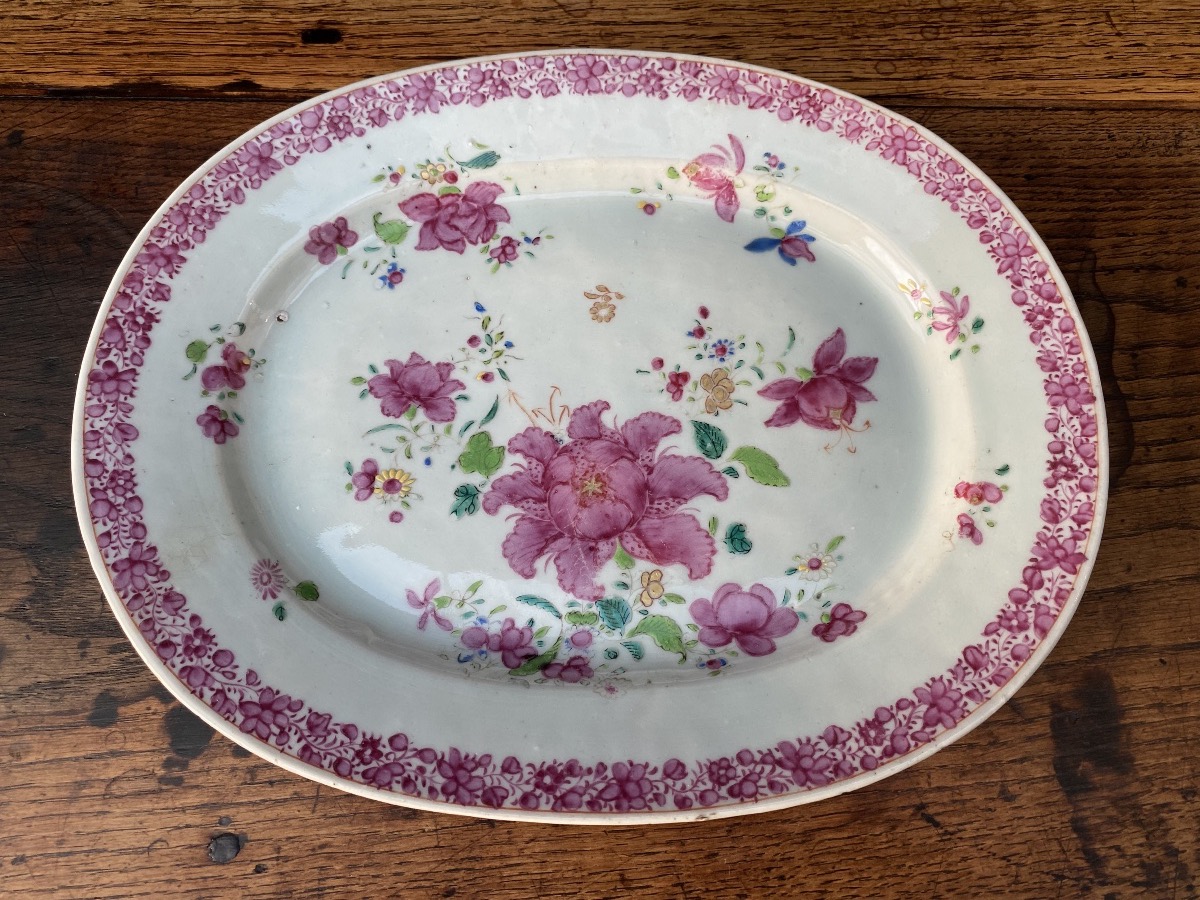 Plat Oblong en porcelaine de Chine XVIIIeme siècle.