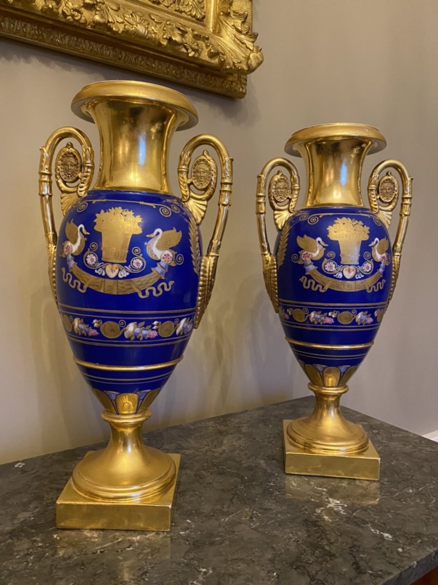 Grande Paire De Vases En Porcelaine De Paris D’époque Empire 