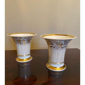 Paire De Vases Cornets En Porcelaine De Paris Estampillée D’époque Empire