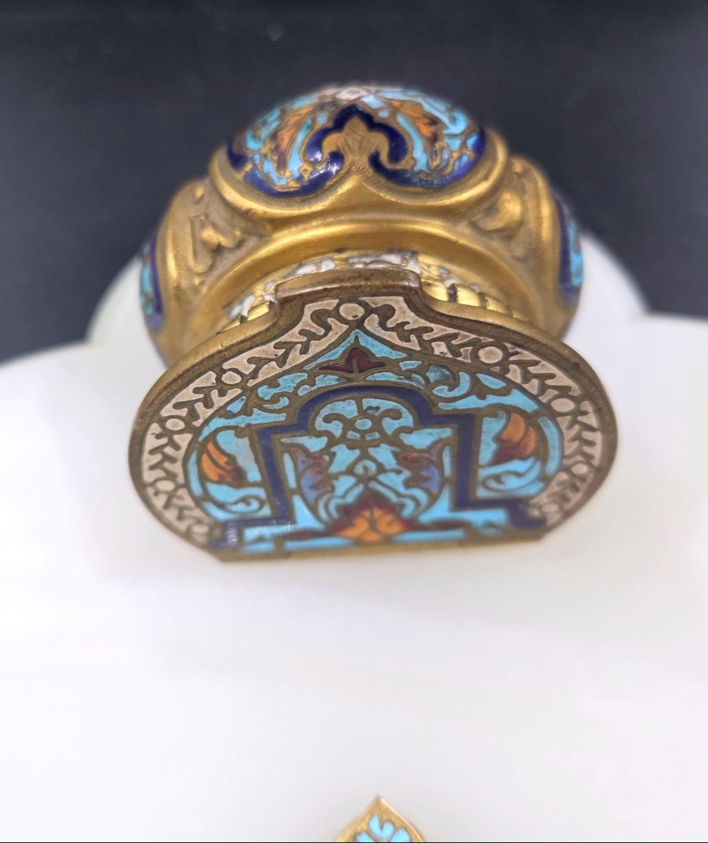 Important Stoup In Cloisonné Enamel And Painted Porcelain Virgin At The Chair-photo-1