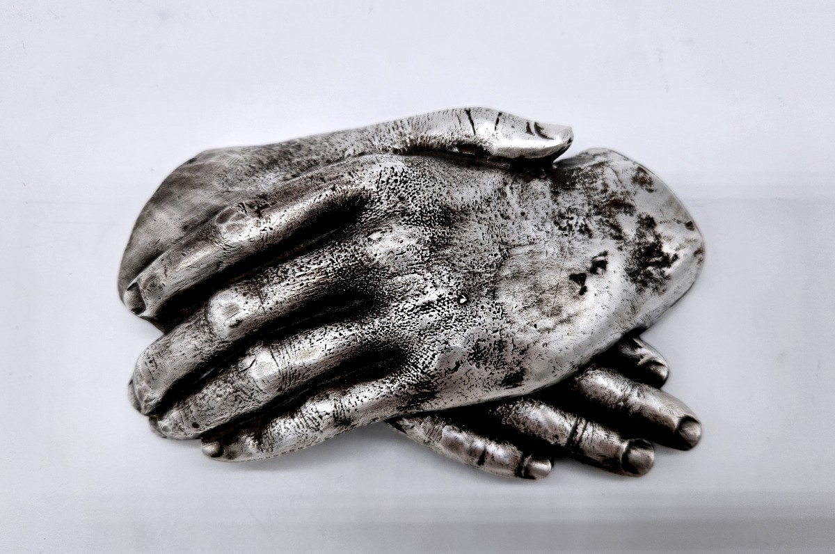 Silver Metal Clasped Hands Belt Buckle 