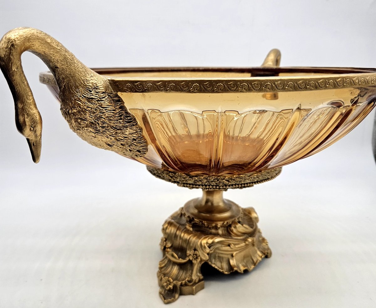 Grand centre de table en verre et bronze doré aux cygnes -photo-3
