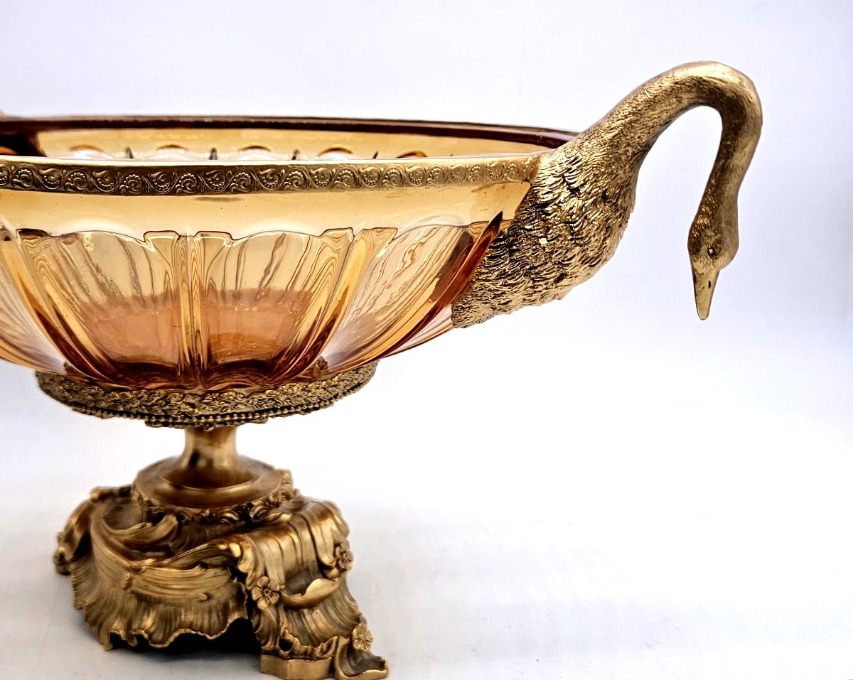 Grand centre de table en verre et bronze doré aux cygnes -photo-4