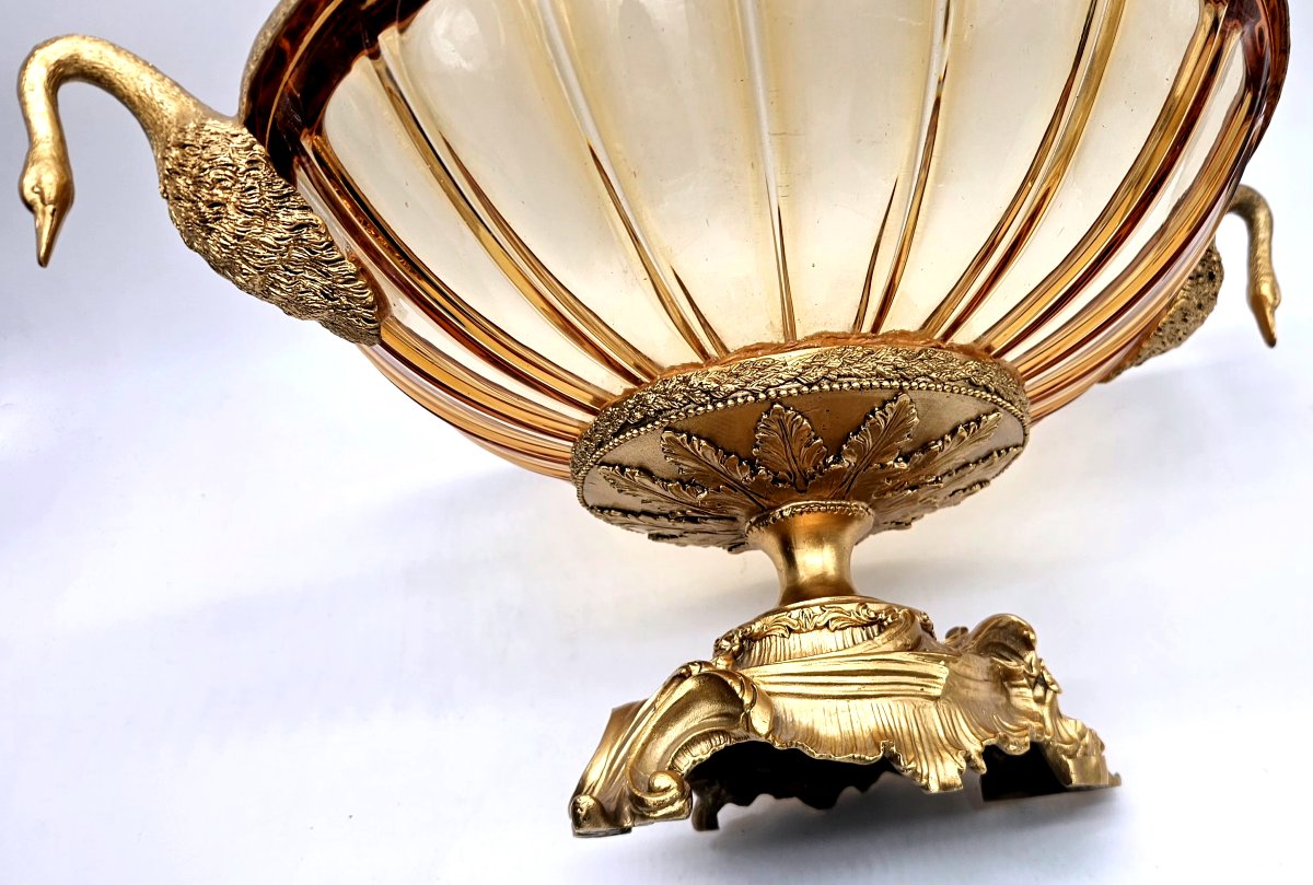 Grand centre de table en verre et bronze doré aux cygnes -photo-2