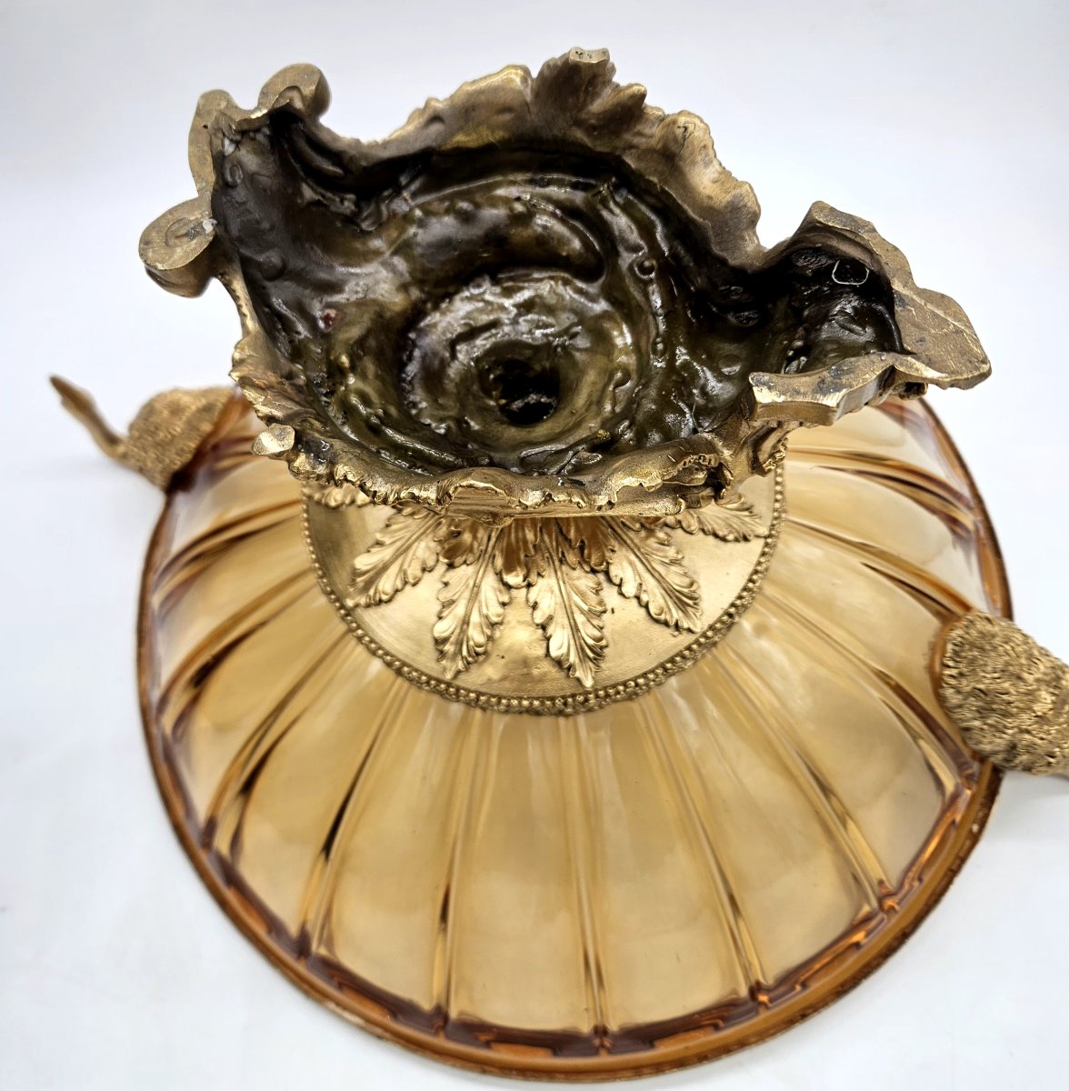 Grand centre de table en verre et bronze doré aux cygnes -photo-3