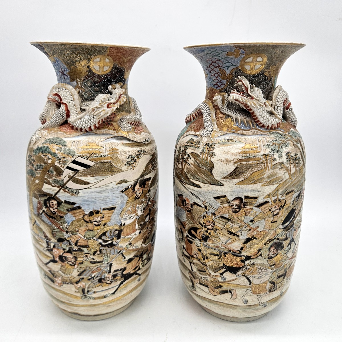 Japon Paire de vases signes Satsuma Époque Meiji 