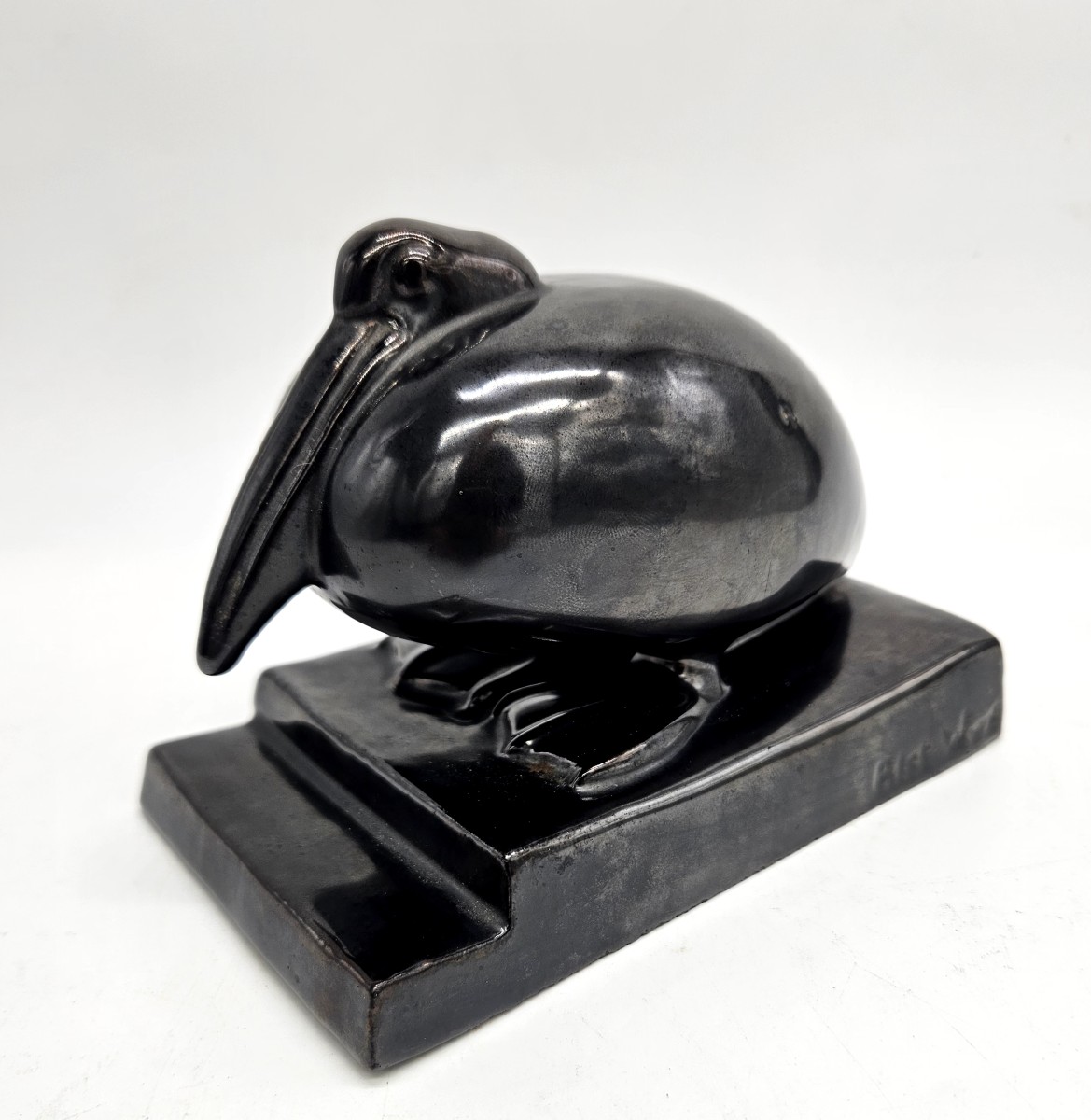 Paul Bonifas : Pelican en céramique à couverte noir métallisée 