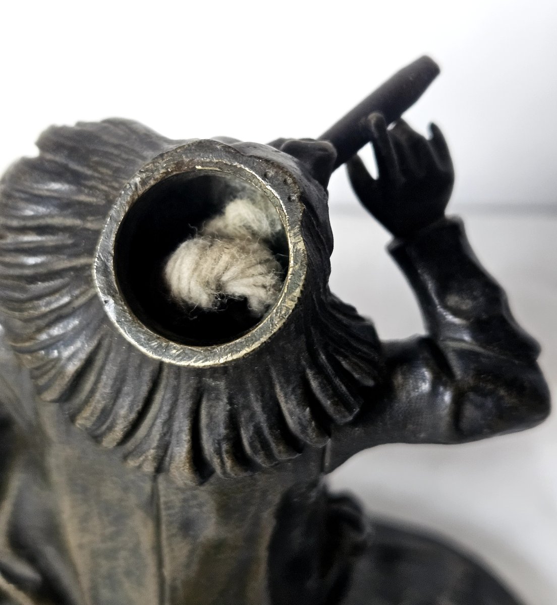 Briquet de table ou de comptoir figurant un excentrique en bronze 19ème -photo-4