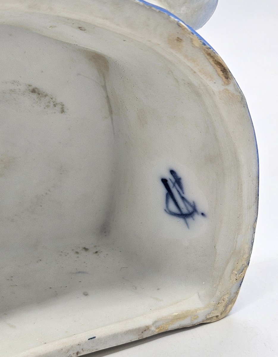 Large Polychrome Porcelain Stoup With Angel And Child-photo-3