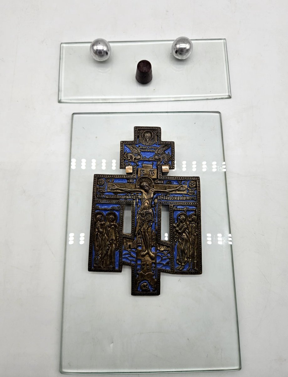 Croix Orthodoxe en bronze émaillé sur présentoir verre -photo-1
