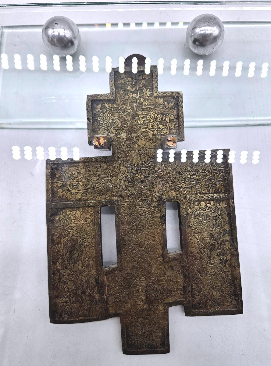 Croix Orthodoxe en bronze émaillé sur présentoir verre -photo-3