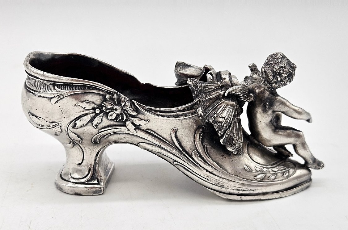 Soulier au chérubin en métal argenté, objet de vitrine 19ème -photo-3