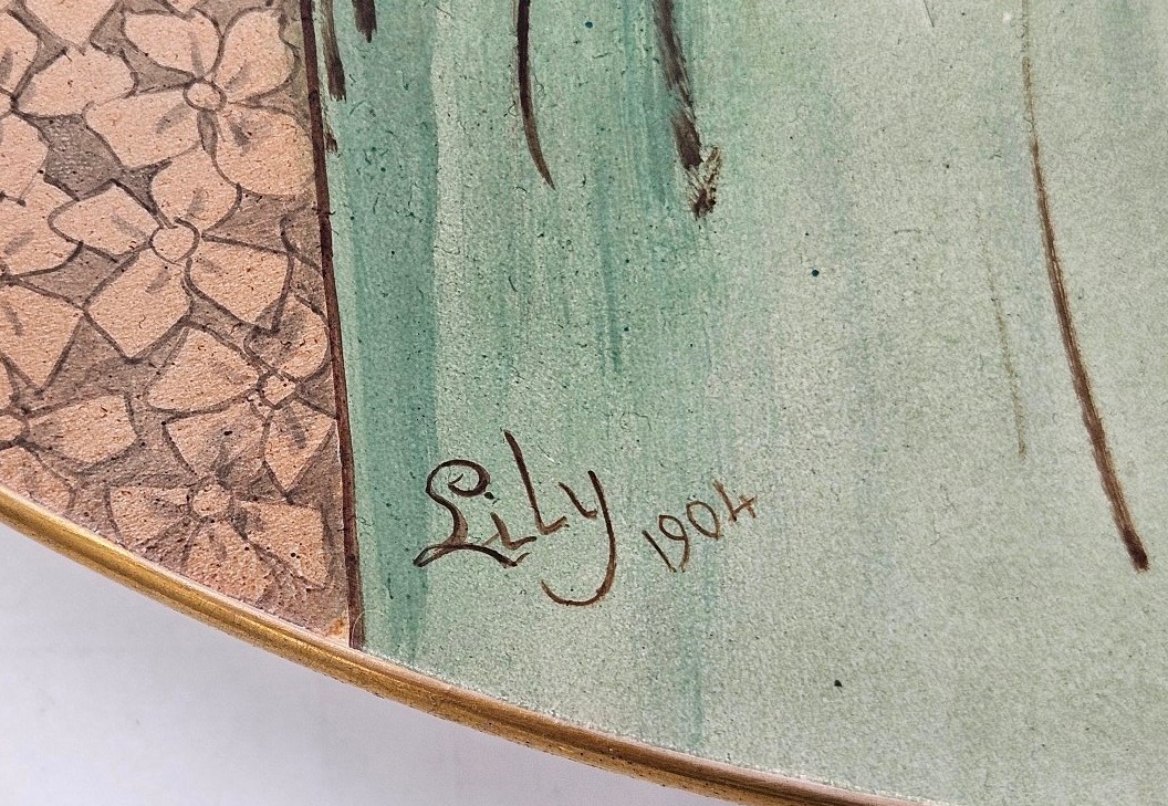 Grand plat Art Nouveau à décor de femme en faïence de Longchamp -photo-3