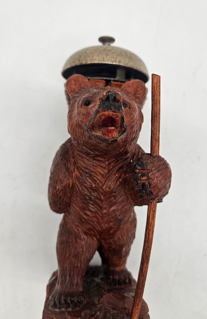 Black Forest: Table Bell Featuring A Peddler Bear-photo-3