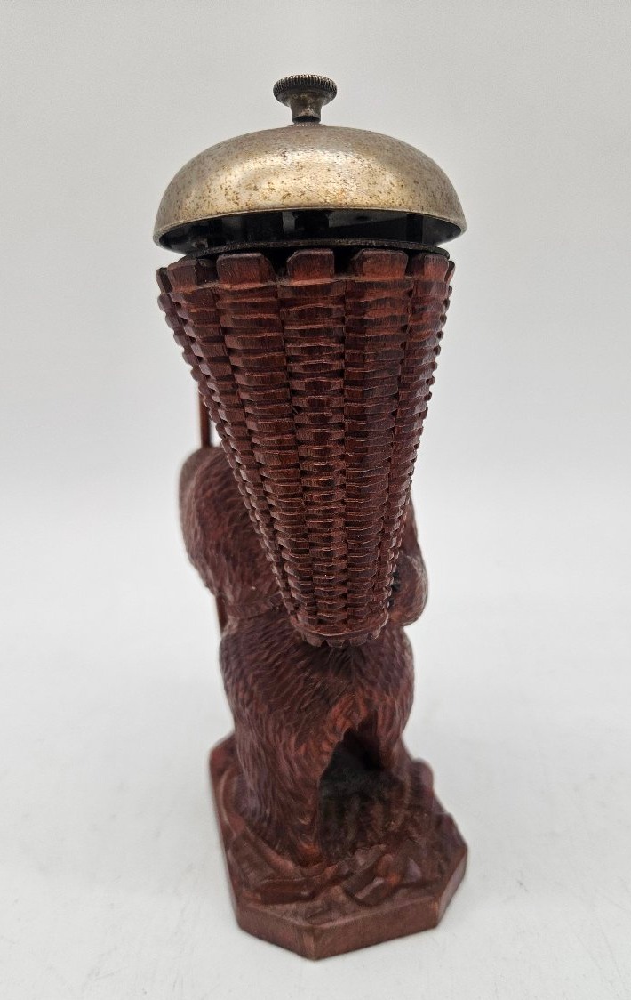 Black Forest: Table Bell Featuring A Peddler Bear-photo-4