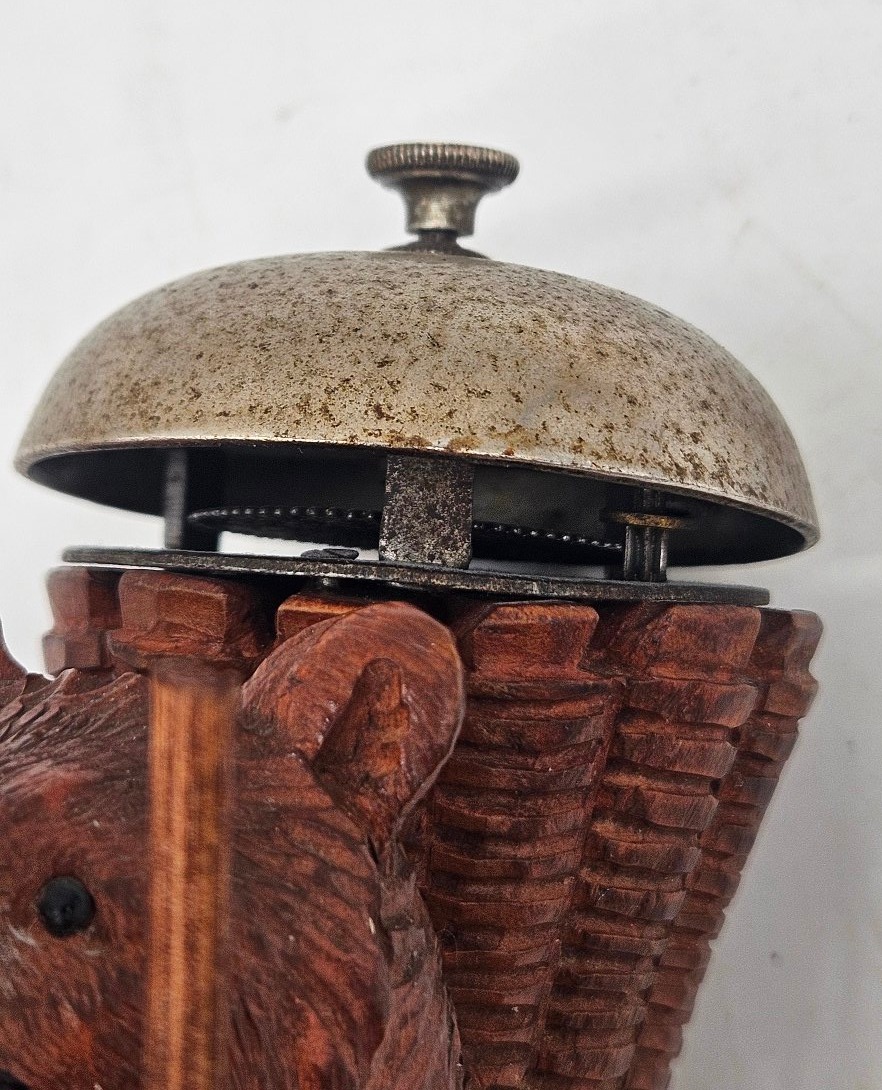 Black Forest: Table Bell Featuring A Peddler Bear-photo-4