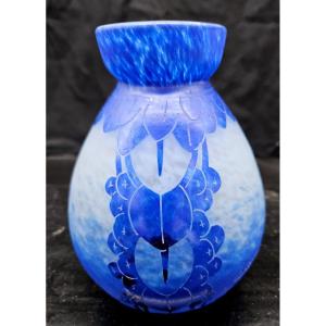 Charder: Myrtilles Blue And Speckled White Vase