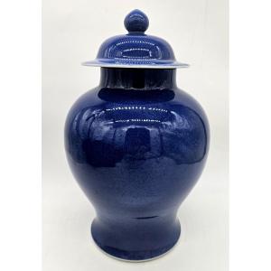 Pot couvert Chinois 19ème siècle en porcelaine bleue poudrée 