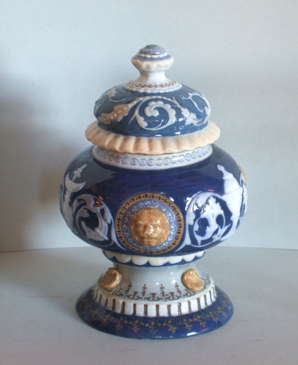 Bonbonnière Par P. Amirault   Faïence De Parthenay  XIXè