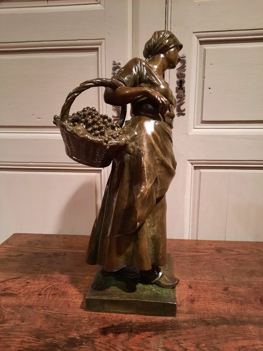 Bronze Représentant « La Vendangeuse » Signé Antonin Larroux (1859-1937).-photo-4