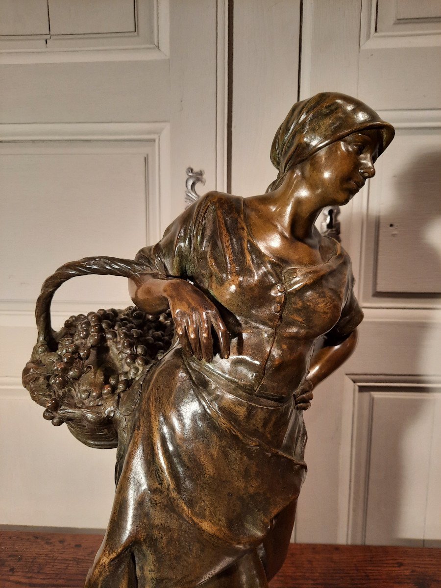 Bronze Représentant « La Vendangeuse » Signé Antonin Larroux (1859-1937).-photo-7