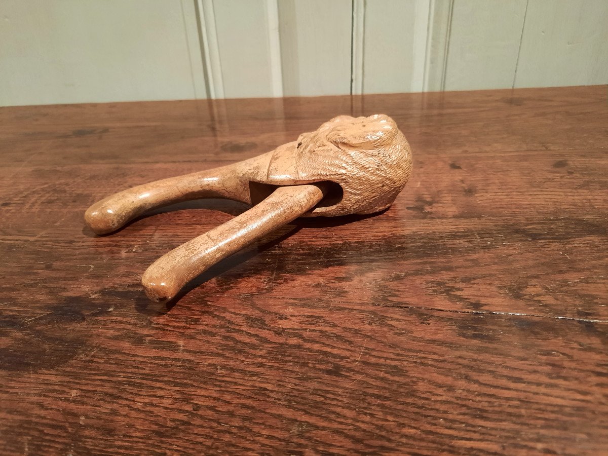 Casse-noix Zoomorphe En Noyer, Représentant Une Tête De Chien.-photo-4