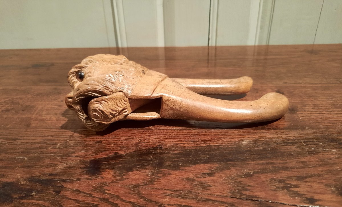 Casse-noix Zoomorphe En Noyer, Représentant Une Tête De Chien.-photo-5