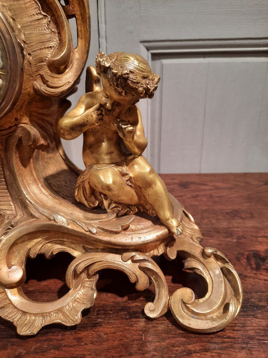 Pendule En Bronze Aux Angelots De Style Louis XV, D’époque XIXème Siècle.-photo-2