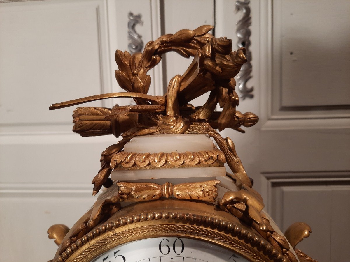 Louis XVI Style Clock In Gilt Bronze And Onyx From The 19th Century.-photo-4