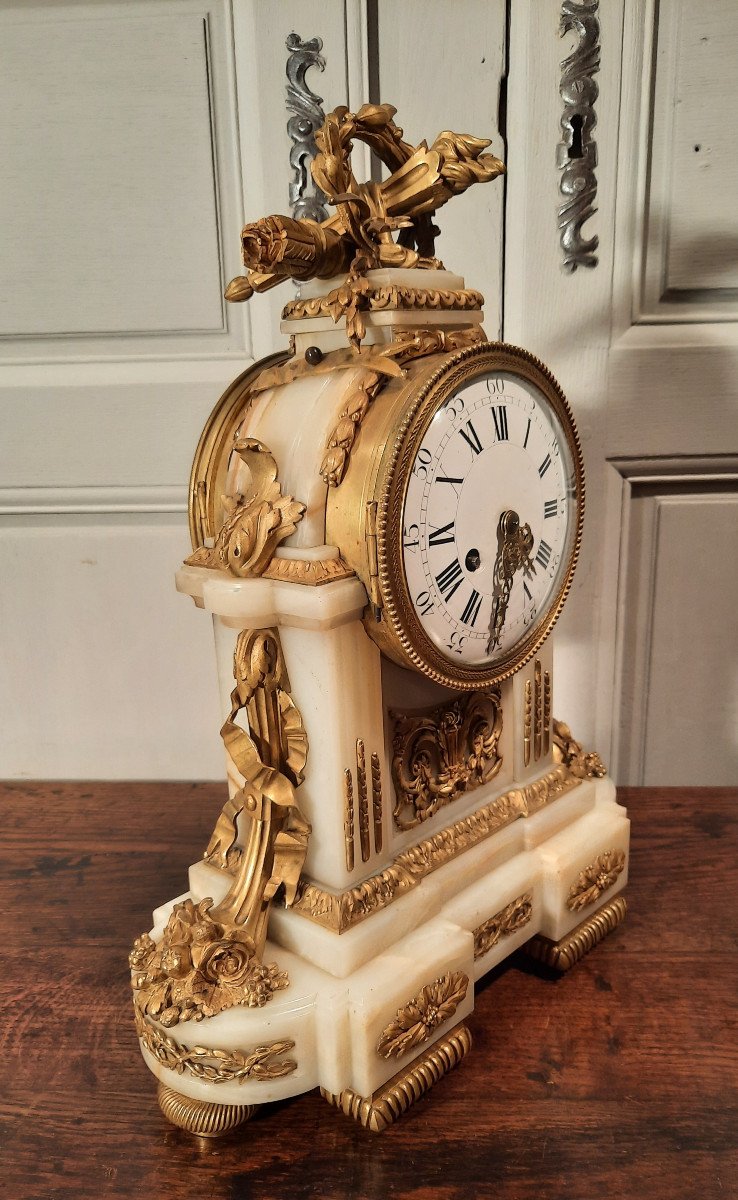 Louis XVI Style Clock In Gilt Bronze And Onyx From The 19th Century.-photo-5