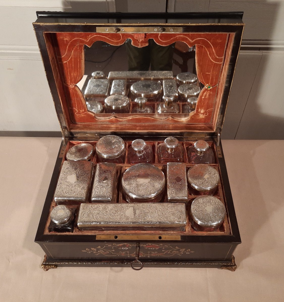 Travel Box With Toiletries From The Napoleon III Period.-photo-4