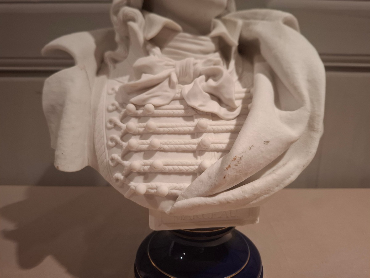 Buste en  biscuit de Sévres représentant le Général Marceau-photo-4