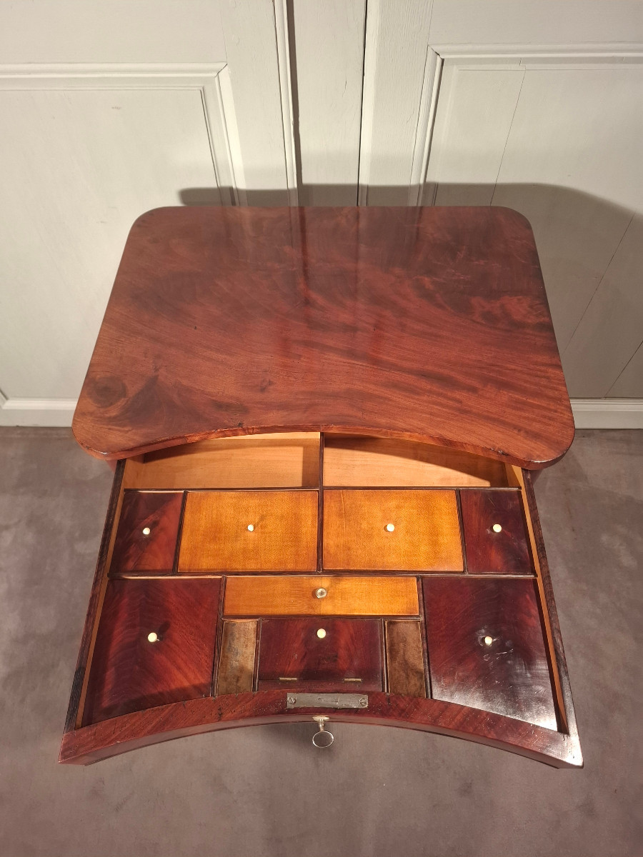 Travailleuse en acajou d’époque milieu du XIXème siècle.-photo-4